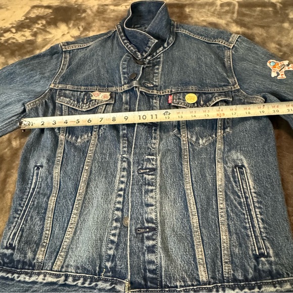 Levis denim jacket women sz s with patchs big e - Picture 8 of 11
